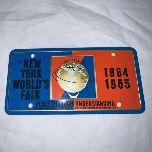 VINTAGE 1964/65 NEW YORK WORLDS FAIR EMBOSSED BIKE LICENSE PLATE. PRISTINE CONDI - Picture 1 of 6